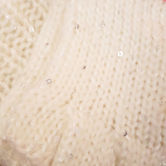 Betsey Johnson-‎ Cream & Sequin Scarf Set - Picture 2 of 2